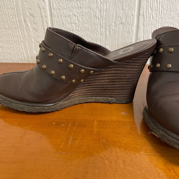 Yellow Box Mules - Picture 3 of 3